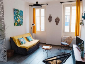 Grand 2 pièces rénové climatisé, vieil Antibes, proche port